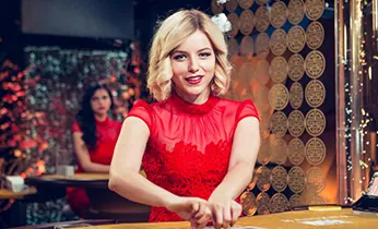 Nhân viên hỗ trợ khách hàng